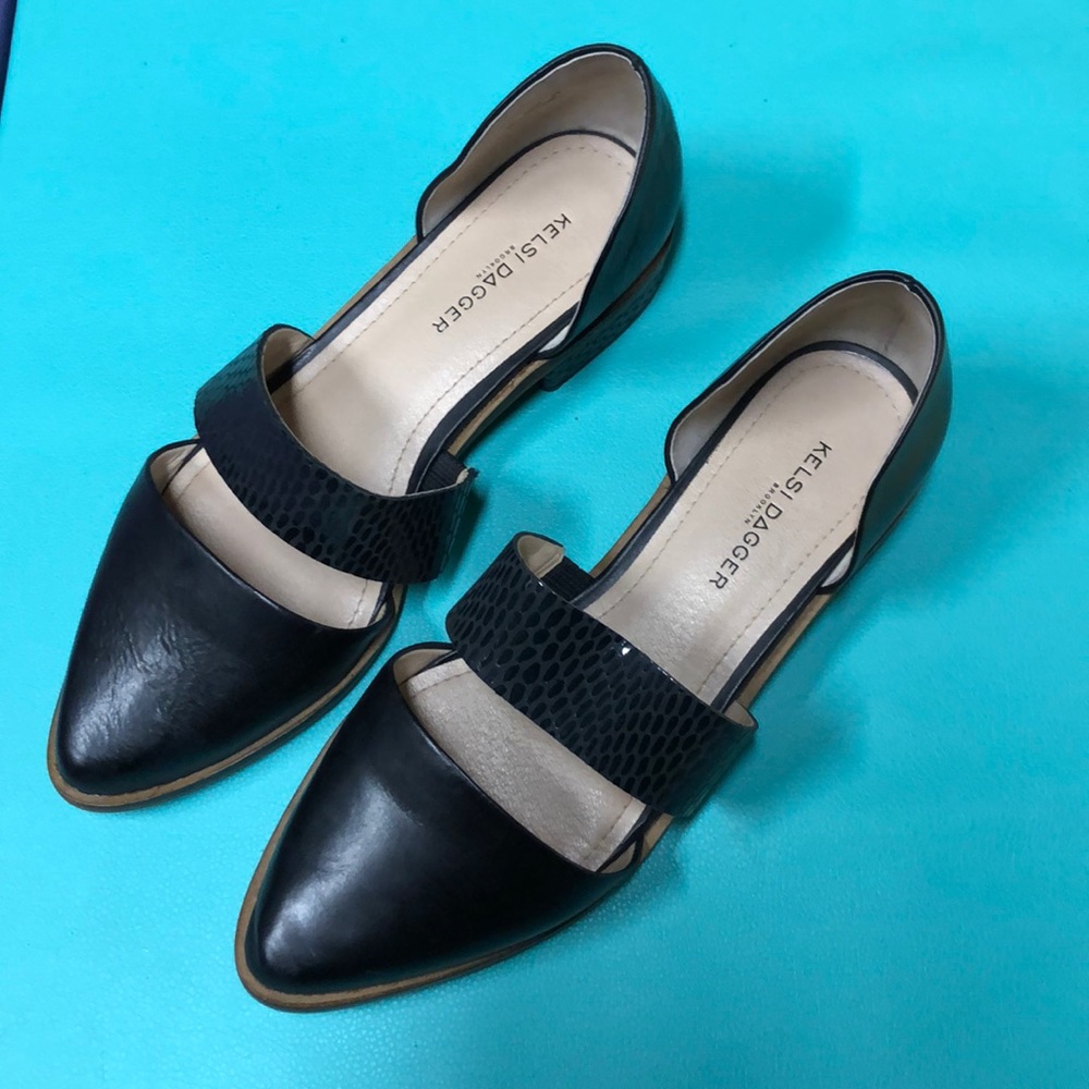 Pointed black Kelsey Dagger flats